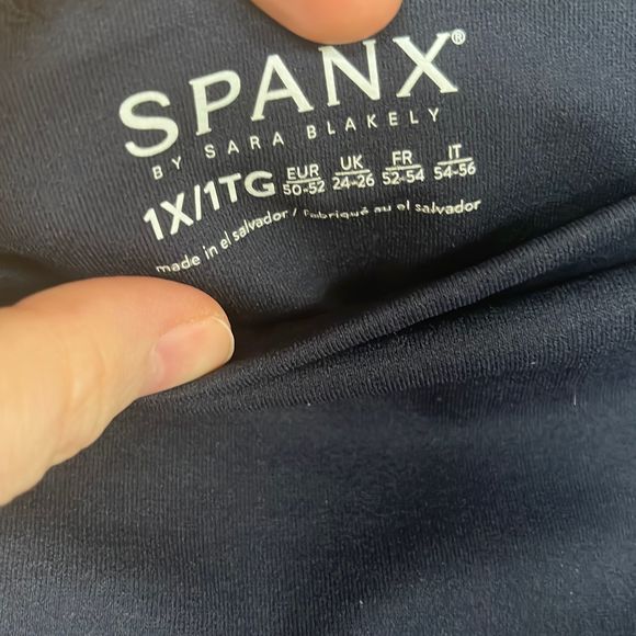 SPANX Look At Me Now Seamless
Compression High Waisted Leggings Navy
Blue 1X - Picture 9 of 9